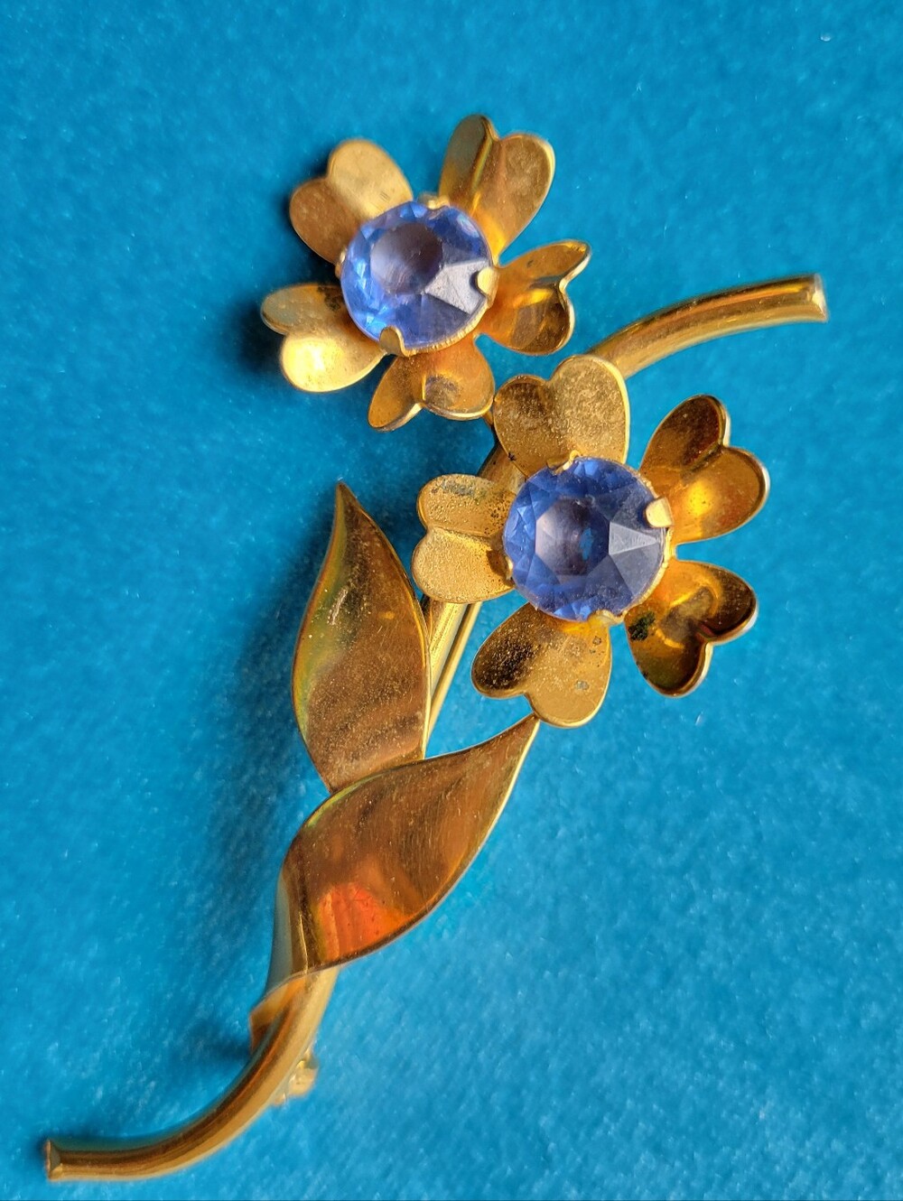 Vintage Floral Brooch 1940s (?) Blue Rhinestones Gold-tone Metal Pretty!